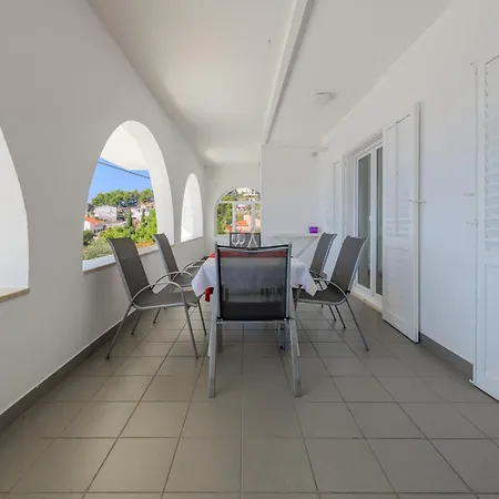 Deluxe Seaview Kennedy I Apartment Mimice