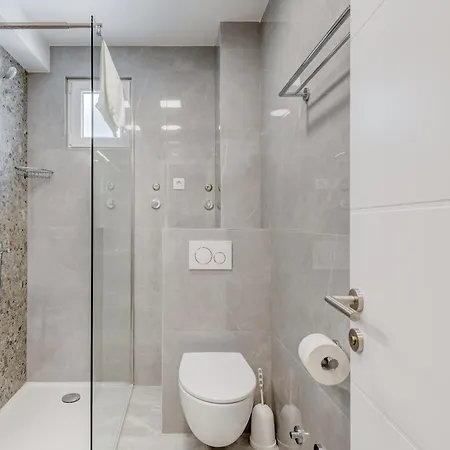 Deluxe Seaview Kennedy I Apartment Mimice