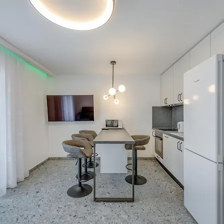Deluxe Seaview Kennedy I Mimice