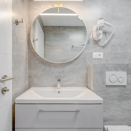 Deluxe Seaview Kennedy I