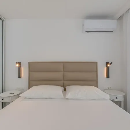 Lägenhet Deluxe Seaview Kennedy I