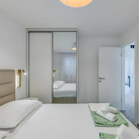 Lägenhet Deluxe Seaview Kennedy I