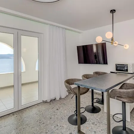Deluxe Seaview Kennedy I