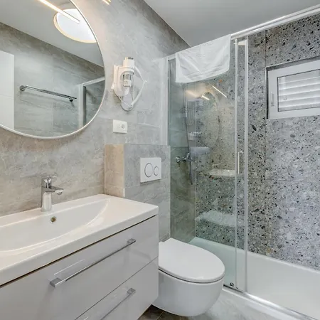 Deluxe Seaview Kennedy I *