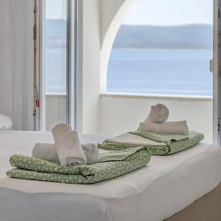 Deluxe Seaview Kennedy I