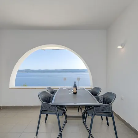Deluxe Seaview Kennedy I